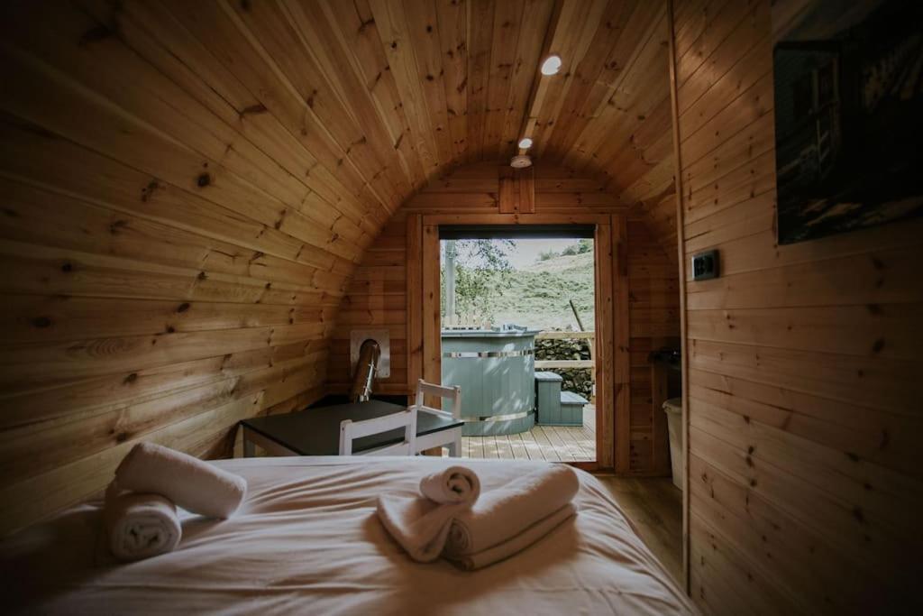 Pine Cosy Winter Cabin - Hot Tub & Log Burner Apartment บาร์มัธ ภายนอก รูปภาพ